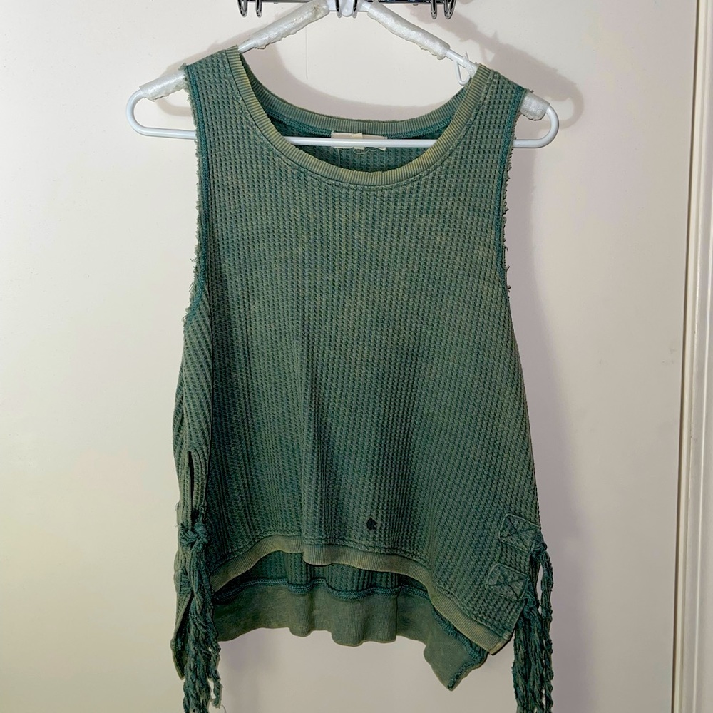 Green tank top size l from buckle